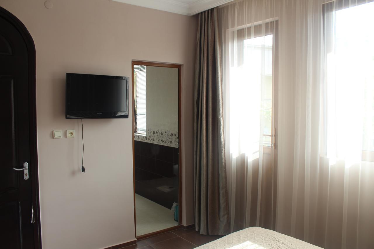 Deluxe Guest House Kvariati Exterior photo